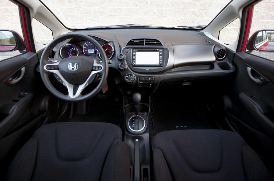  Honda Fit Sport 2013 года  (фото 15 из 31)